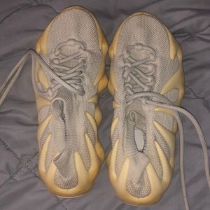 Yeezy 450 barely worn just discolored from sitting